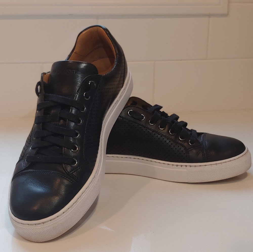 Magnanni Black Leather Sneakers